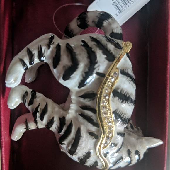 TREASURES Cat Enameled Hinged Box w Pendant - Picture 3 of 8